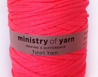 Tshirt yarn fluro pink, trapillo, fabric yarn, jersey yarn, recycled cotton yarn, zpagetti yarn, spaghetti yarn