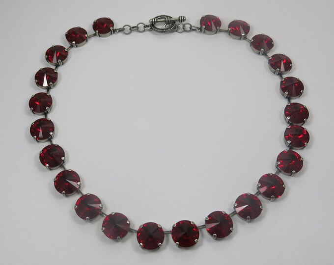 Turn up the heat this valentine's with this vibrant ruby red collar necklace.