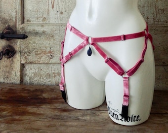 ASTERIA II — bondage-style garter belt — antique pink velvet elastics w/ gunmetal hardware & hematite pendant — fully adjustable — onesize