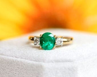 VINTAGE ESTATE, 1.10ct Columbian Emerald ring, 18K yellow gold, MAY Birthstone