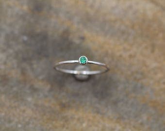 Emerald Stacking Ring in Rose Gold- Emerald Skinny Ring - Natural Emerald Ring - Emerald Rose Gold Ring - Round Emerald Stacking