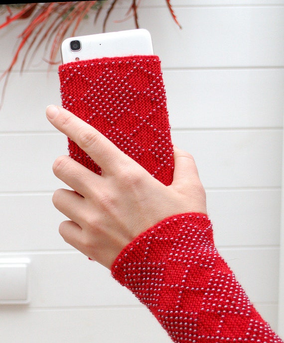 beaded phone pouch