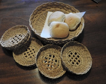 Vintage woven bread baskets set