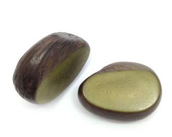 1 Tagua Scheibenperle groß, oliv, 30-50mm, 1 Stück, Tagua Perle, Tagua Anhänger, Tagua, Perle groß, Anhänger, Scheibe, dick, natural bead