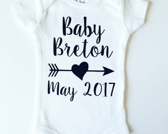 Pregnancy announcement onesie. Gender reveal onesie. Personalized baby onesie. Pregnancy announcement baby bodysuit. Baby shower onesie.