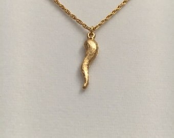 Fall Sale, Vintage Italian horn pendant, Cornicello, 25 mm (one inch) brushed gold overlay pendant with an 18" gold rope chain
