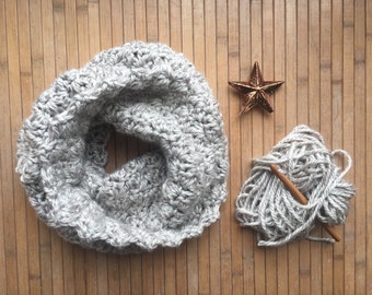 Suzette stitch crochet cowl