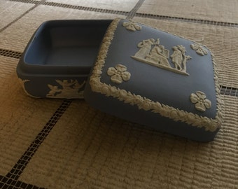 vintage wedgwood jasperware box!
