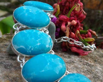 Exceptional Larimar River, spiritually protective stone that helps to find an anchor and facilitates communication.