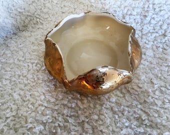 Vintage 24 kt gold exterior, pearl colored interior small candy nick nack dish