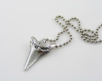 Shark Tooth Necklace, Shark Necklace, Surf Necklace, Surf Jewelry, Surf Gift, Gifts for Him, Gifts for Boyfriend, Beach Jewelry