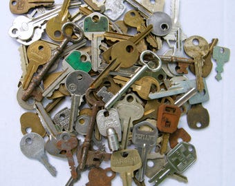 Vintage Lot of 85 Assorted Old Keys Steampunk Jewelry