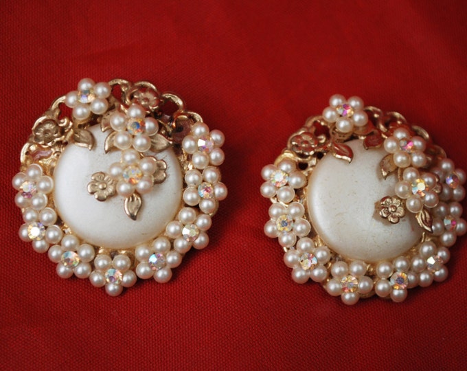 Pearl Rhinestone Earrings - Flower white bead cluster - Wedding Bride - Clip on earrings -White button