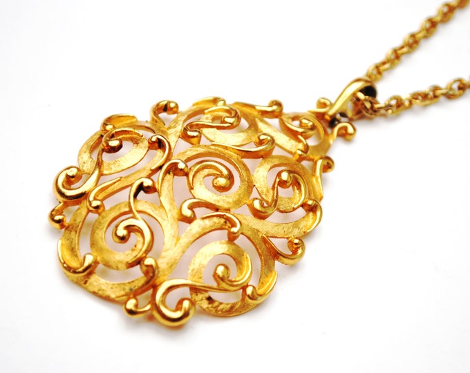 Crown Trifari necklace - Domed Pear shaped Pendant - Gold filigree - Mid century Vintage Jewelry