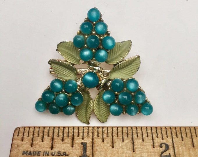 Turquoise Berry Flower brooch- Moonglow lucite - Green enamel - Mid Century - Gold - Floral Pin