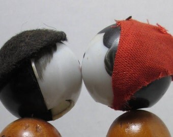 Nodder Bobblehead Kissing moving heads shaking heads wiggleheads vintage collectible figurine statue miniatrue people KnickKnacks Dolls
