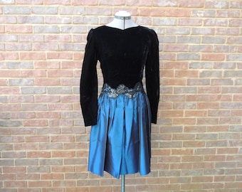 Vintage Scott McClintock petite open back black and blue dress
