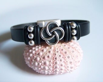 Black Leather Celtic Knot Focal Bracelet - Item R6245