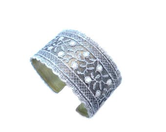 Brass Bracelett with lace cuff of Plauen lace, wide band cuff