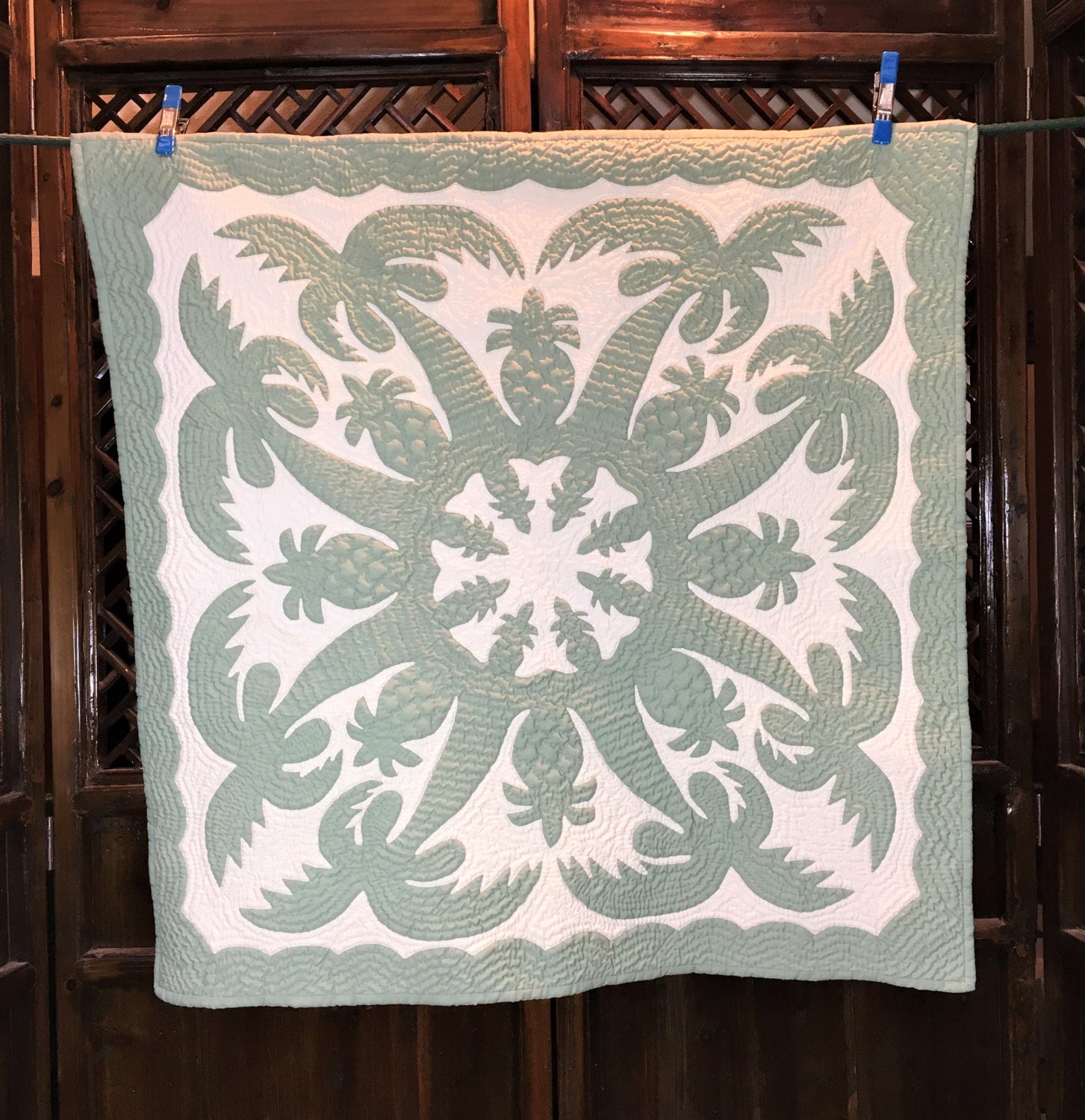 hawaiian-quilt-wall-hanging