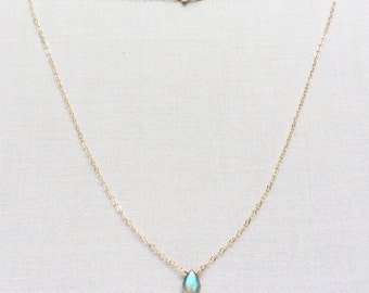 Labradorite Necklace - Tiny Labradorite Necklace - Labradorite Jewelry - Labradorite - Labradorite Jewellry - Tiny Stone Necklace