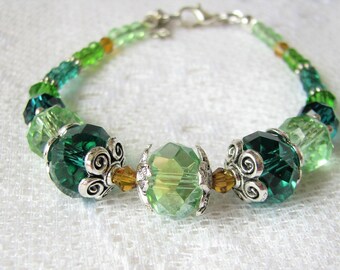 Green bracelet Mom Gift for her Crystal bracelet Glass bracelet Summer bracelet Beaded bracelet Gift for girl Green jewelry Teens gift Xmas