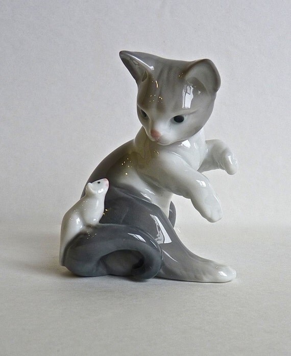 lladro cat with mouse on tail