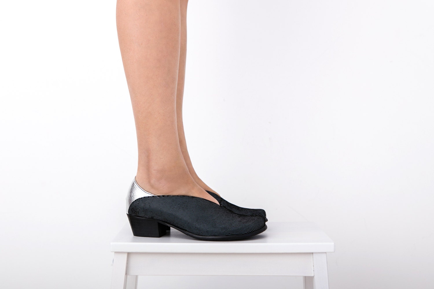 Womens dress shoes wide pumps black leather strips and silver