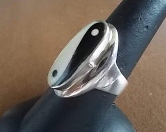 Vintage~Sterling Silver~Poison Ring~YING YANG~Pill Box~Locket~Snuff~Ring~925~ Poison Stash Ring with Secret Compartment~size~9~Hippie~Harley