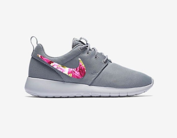 nike roshe run flower