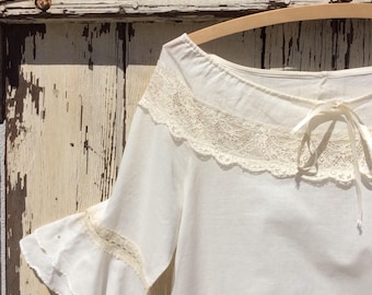 1970s White Linen and Lace Ruffle Bell Sleeved Top