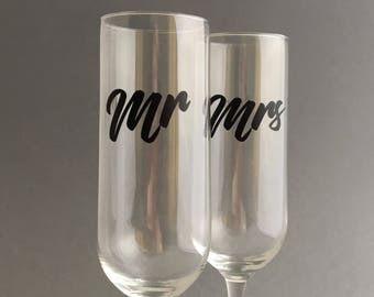Mr. Mrs. Wedding Toasting Flutes, Wedding Champagne Glasses , Custom Personalized Champagne Glass Set of 2,