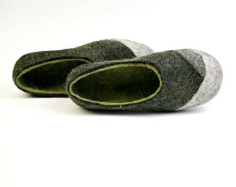 Gift for Mom, Woolen clogs, Felted women slippers, Felt wool slippers, Home shoes, Handmade shoes, Gift for her, Olive green black slippers