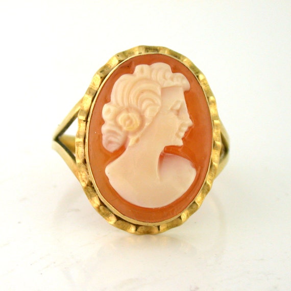 Cameo Ring 18k Gold Circa 1964 Size 6.5 - Get Christmas Gifts Here!