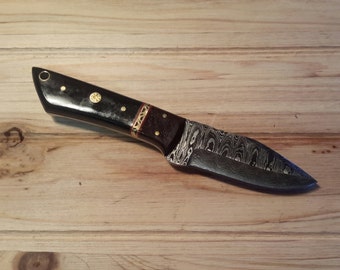 Damascus Knife 8" / Hunting Skinner/ bull horn,brass / RES 715