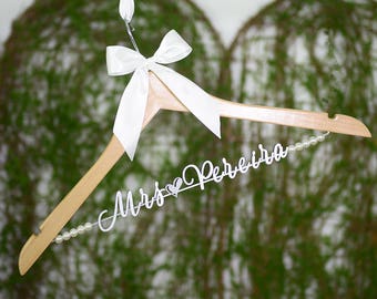 Wedding Hanger, Personalized Wedding Hanger, Custom Single Line Bride Name Bridal Hanger, Bride Hanger, Bridal Wedding Gift vet0011