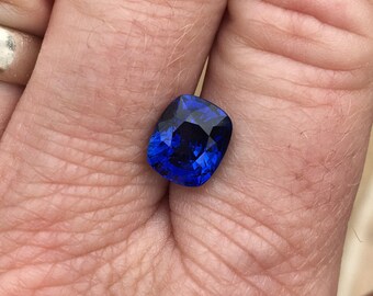 GIA Certified Ceylon Sapphire Cushion 4.57ct / 9.75x8.25. Royal Blue