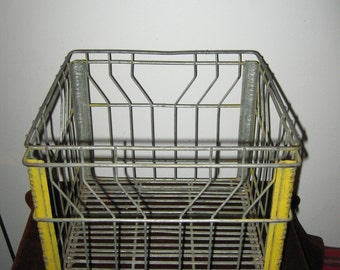 1971 Vintage Wire Milk Crate Pet Coop Advertising Crate 1.00 Shipping! #BV