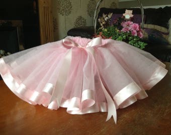 Baby tutu in tulle ribbon edged
