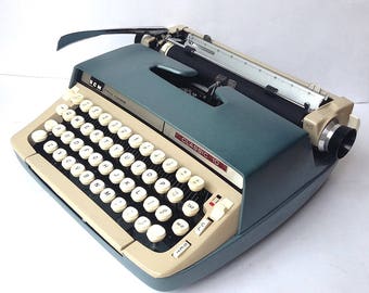 Smith Corona Classic 10 Manual Portable Typewriter