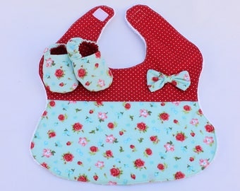 Kit bib and fabric shoes baby bib fabric Baby Slippers, girl, baby shower gift, gift maternity, baby shoes