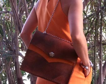 Saddle Bag. Leather Shoulder Bag. Leather Bag. Bolsos. Sac Cuir. Bagstream Bag. Borsa in pelle. حقيبة يد. Brown Bag. Convexia. Sac Marron