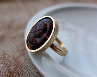 Vintage Cameo Ring, Signed Sarah Coventry - Gold Tone Cocktail Ring With Tortoiseshell Glass Cameo, Adjustable Costume Jewellery Ring