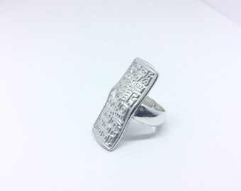 Beautifully detailed solid sterling silver ring