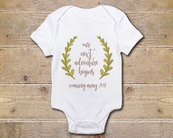Pregnancy Announcement Onesie, Pregnancy Announcement, Wreath, Coming Soon, Pregnancy Reveal, Announcement Idea, Baby Announcement