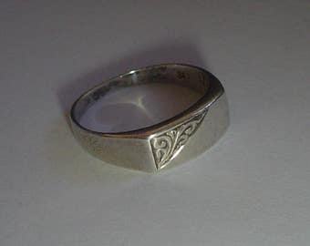 Silver signet ring sterling vintage slim rectangular engraved 9.5 UK S.5