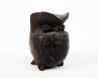 Vintage Mid Century Bird Carving in Walnut. Circa 1950's - 1960's.