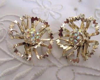 Vintage Sarah Coventry Flower Style Clip On Earrings