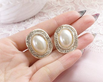 Retro Victorian style goldtone Oval faux Pearl with rhinestone stud post earring cocktail Jewelry