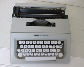 Vintage Olivetti Lettera 25 Typewriter~Carry Case Bag